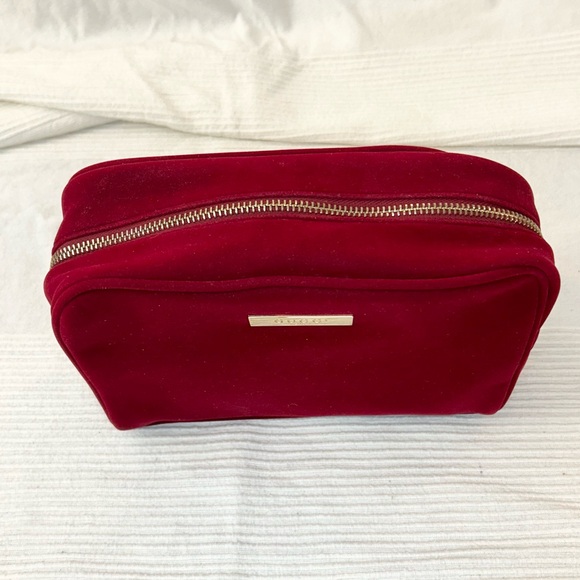Gucci Red Velvet Cosmetics Bag / Clutch - Picture 11 of 16
